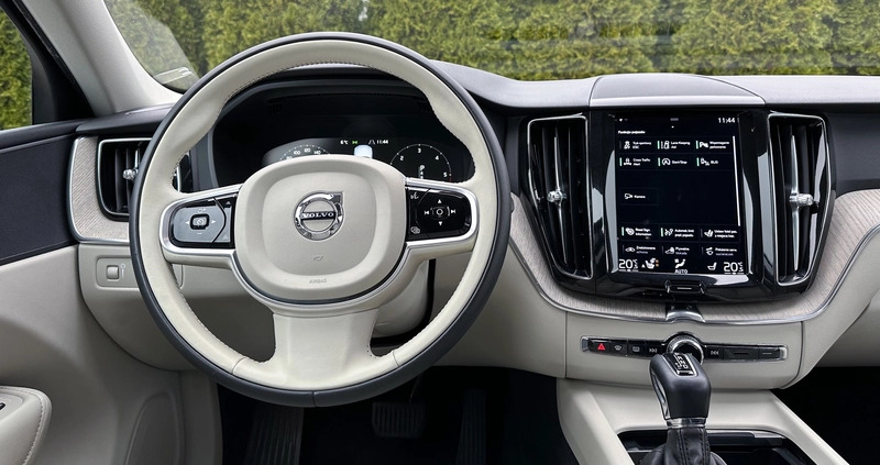 Volvo XC 60 cena 124998 przebieg: 159780, rok produkcji 2018 z Orzysz małe 562